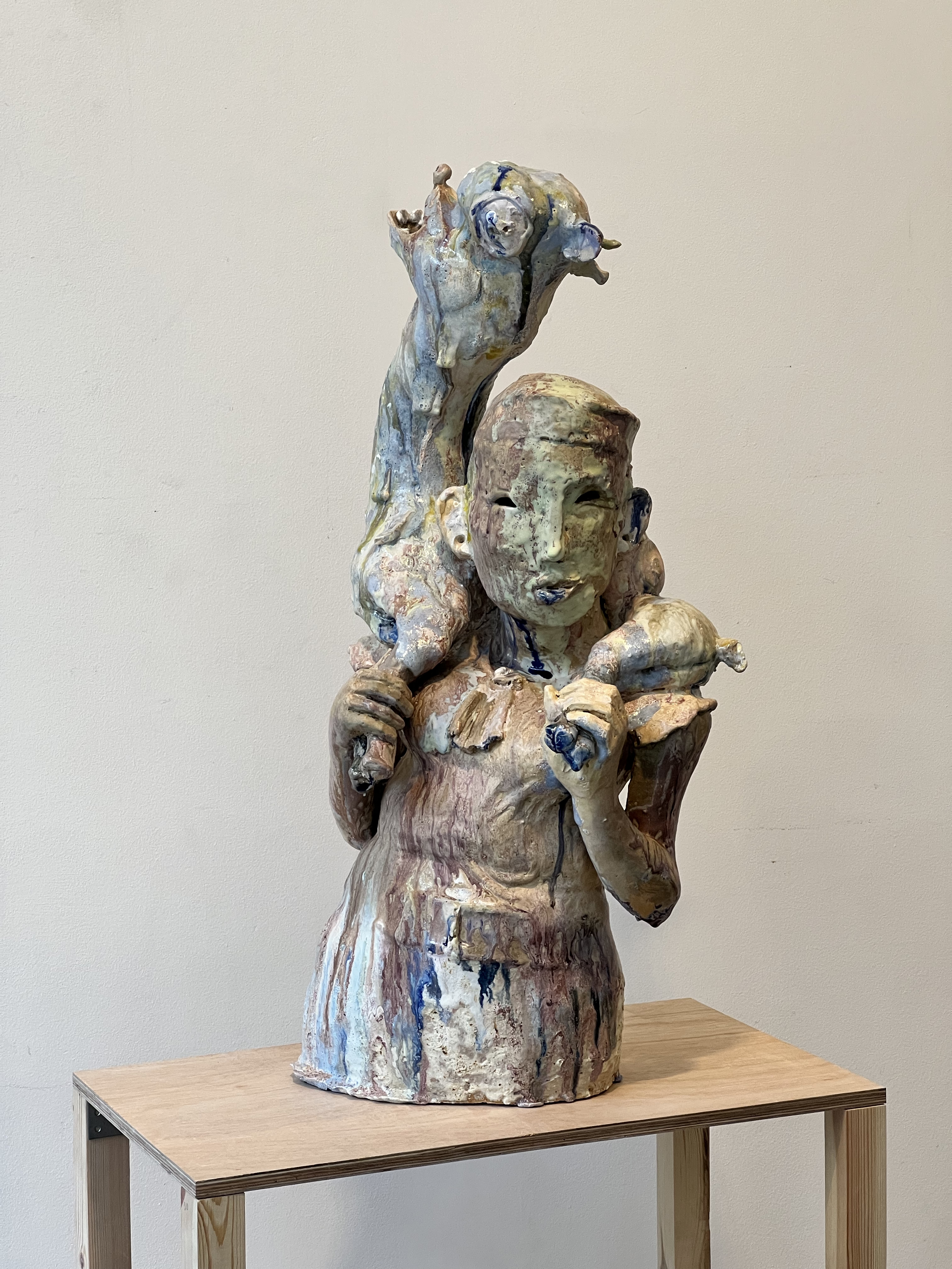 Shepherdess stoneware statue posture by Michel Elands
