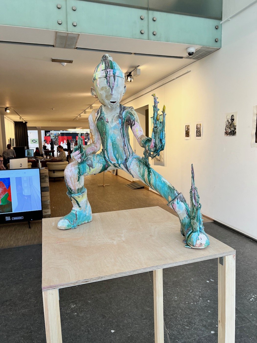 Nausicaä stoneware statue posture by Michel Elands